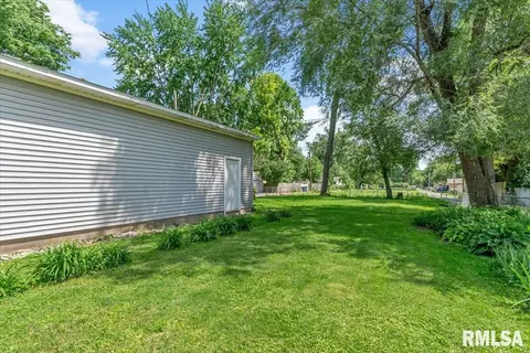 Exterior - 730 W Ash St, Springfield, IL 62704 photo 6 of 9