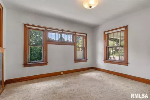 Living - 730 W Ash St, Springfield, IL 62704 photo 3 of 5