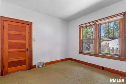 Bedroom - 730 W Ash St, Springfield, IL 62704 photo 2 of 4