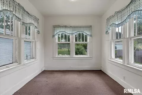 Entry Way - 730 W Ash St, Springfield, IL 62704 photo 2 of 2