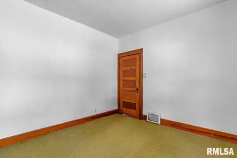 Bedroom - 730 W Ash St, Springfield, IL 62704 photo 3 of 4
