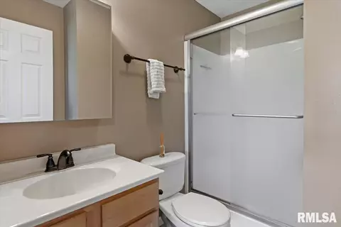 Bath - 2613 Tahoe Dr, Springfield, IL 62707 photo 1 of 3
