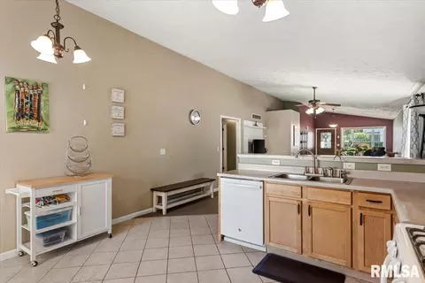 Entry Way - 2613 Tahoe Dr, Springfield, IL 62707 photo 3 of 5