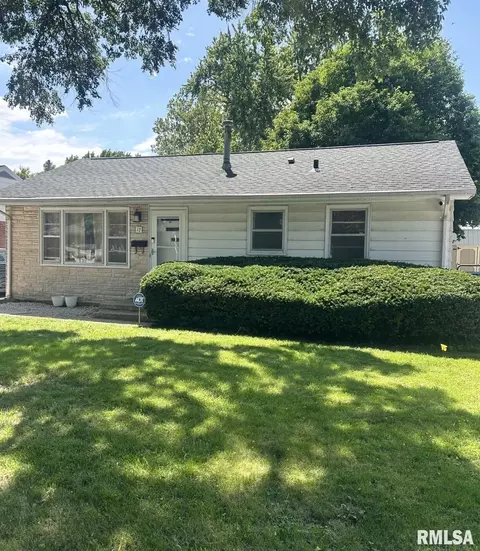 17 Midland Ct, Springfield, IL 62702