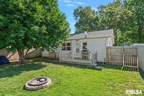 Exterior - 17 Midland Ct, Springfield, IL 62702 photo 3 of 4