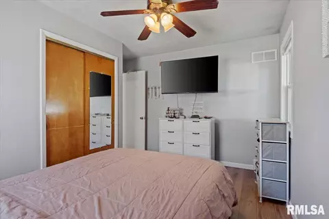 Bedroom - 17 Midland Ct, Springfield, IL 62702 photo 4 of 5