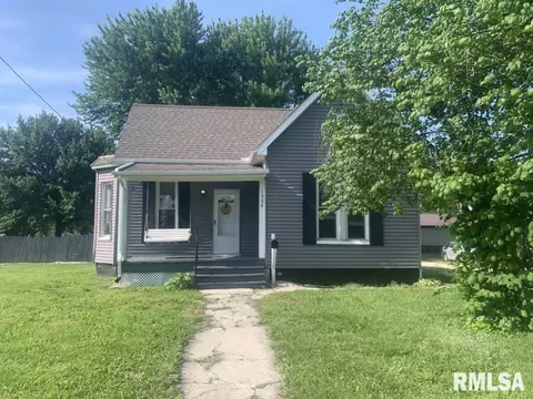 1006 E Lafayette Ave, Jacksonville, IL 62650