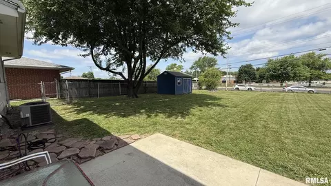 Exterior - 69 Nottingham Rd, Springfield, IL 62704 photo 3 of 5