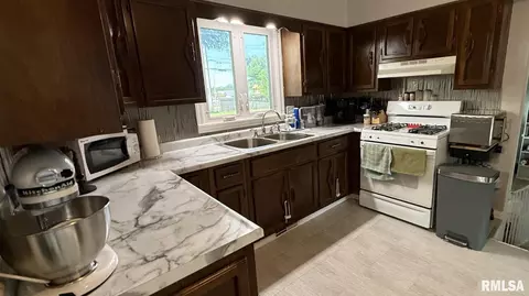 Kitchen - 69 Nottingham Rd, Springfield, IL 62704 photo 2 of 3