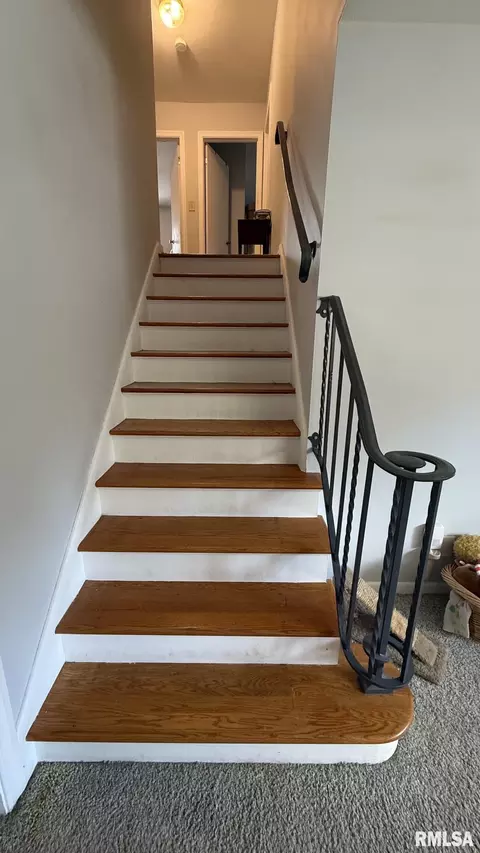Entry Way - 69 Nottingham Rd, Springfield, IL 62704 photo 1 of 3