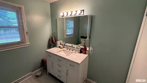Bath - 69 Nottingham Rd, Springfield, IL 62704 photo 2 of 4