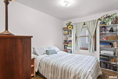 Bedroom - 1440 N 8th St, Springfield, IL 62702 photo 5 of 6