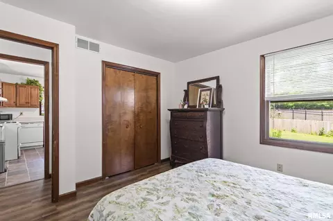 Bedroom - 1440 N 8th St, Springfield, IL 62702 photo 1 of 6