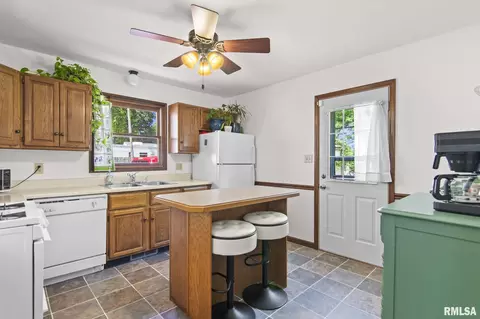 Kitchen - 1440 N 8th St, Springfield, IL 62702 photo 3 of 3