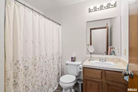 Bath - 1440 N 8th St, Springfield, IL 62702 photo 1 of 1