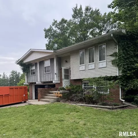 1933 N 700 East Rd, Edinburg, IL 62531