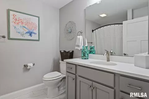 Bath - 3702 Westgate Dr, Springfield, IL 62711 photo 2 of 2