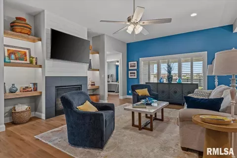 Living - 3702 Westgate Dr, Springfield, IL 62711 photo 2 of 2