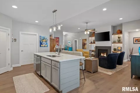 Entry Way - 3702 Westgate Dr, Springfield, IL 62711 photo 1 of 2