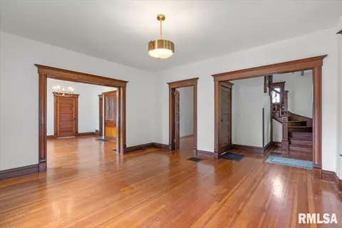 Living - 2921 S Park Ave, Springfield, IL 62704 photo 2 of 7