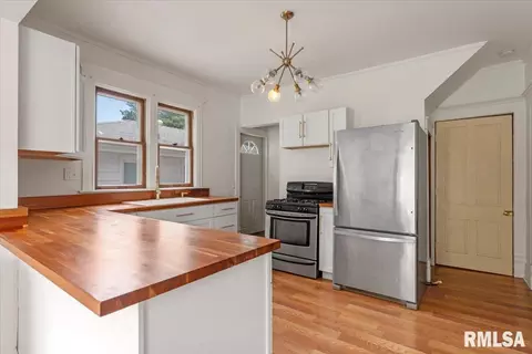Kitchen - 2921 S Park Ave, Springfield, IL 62704 photo 1 of 2