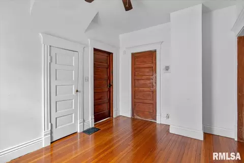 Entry Way - 2921 S Park Ave, Springfield, IL 62704 photo 1 of 2