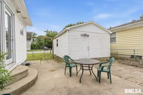 Exterior - 2921 S Park Ave, Springfield, IL 62704 photo 2 of 4