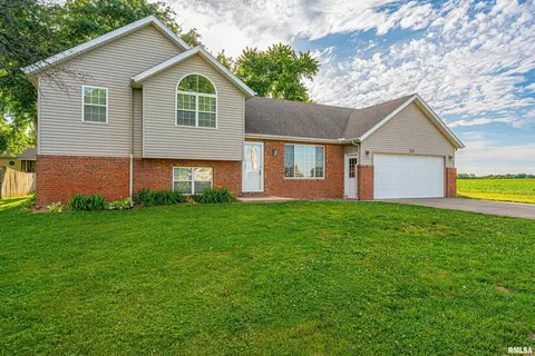 215 Geraldine St, Green Valley, IL 61534