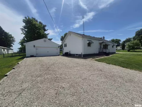 410 N Ewing St, Tallula, IL 62688