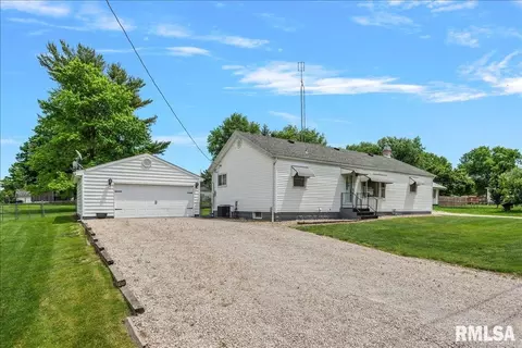 410 N Ewing St, Tallula, IL 62688