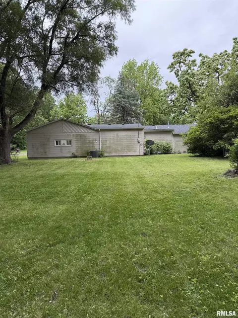 Exterior - 616 E Hays Ave, Decatur, IL 62526 photo 4 of 4