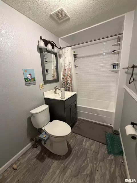 Bath - 616 E Hays Ave, Decatur, IL 62526 photo 1 of 1