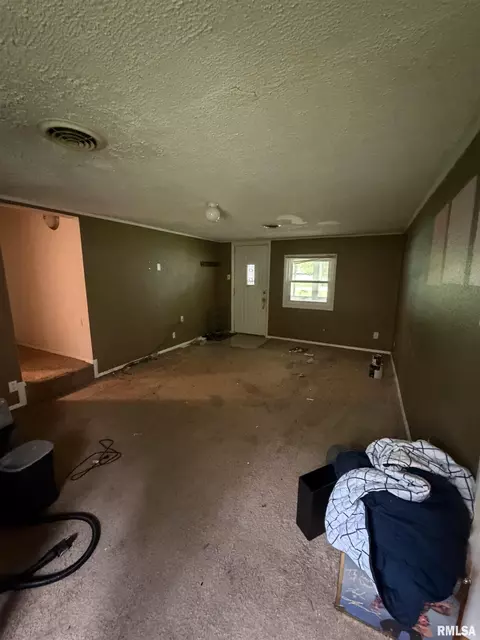 Living - 616 E Hays Ave, Decatur, IL 62526 photo 1 of 1