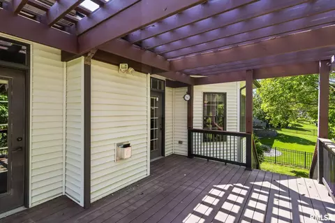 Exterior - 1621 Hoechester Rd, Springfield, IL 62712 photo 5 of 11