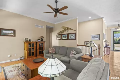 Living - 1621 Hoechester Rd, Springfield, IL 62712 photo 1 of 4