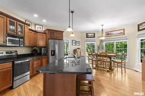 Kitchen - 1621 Hoechester Rd, Springfield, IL 62712 photo 2 of 4