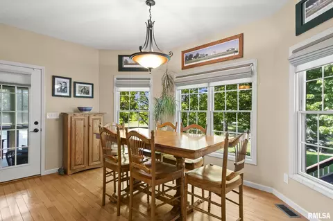 Dining - 1621 Hoechester Rd, Springfield, IL 62712 photo 1 of 2