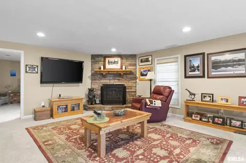 Living - 1621 Hoechester Rd, Springfield, IL 62712 photo 4 of 4