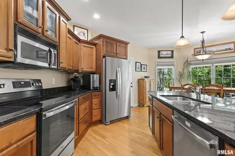 Kitchen - 1621 Hoechester Rd, Springfield, IL 62712 photo 3 of 4