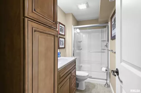 Bath - 1621 Hoechester Rd, Springfield, IL 62712 photo 4 of 4
