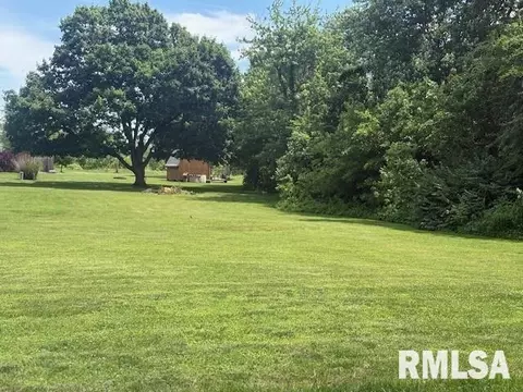 1118 Lee Ct, Taylorville, IL 62568