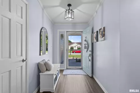 Entry Way - 6337 Kate Ct, Springfield, IL 62712 photo 1 of 3