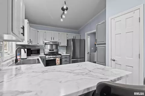 Kitchen - 6337 Kate Ct, Springfield, IL 62712 photo 3 of 4