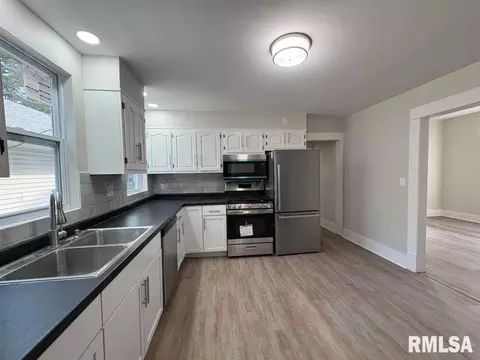 Kitchen - 2100 Spring St, Springfield, IL 62704 photo 2 of 3