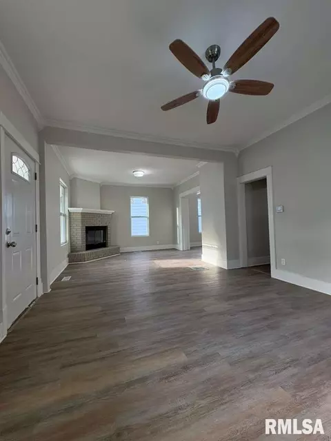 Living - 2100 Spring St, Springfield, IL 62704 photo 1 of 4