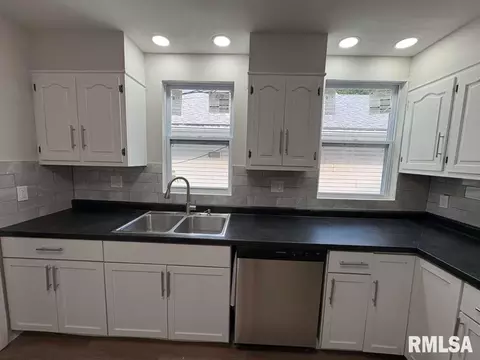 Kitchen - 2100 Spring St, Springfield, IL 62704 photo 3 of 3