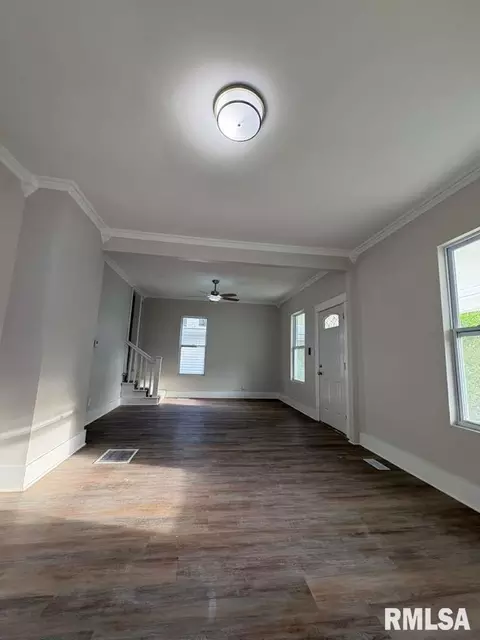 Living - 2100 Spring St, Springfield, IL 62704 photo 2 of 4