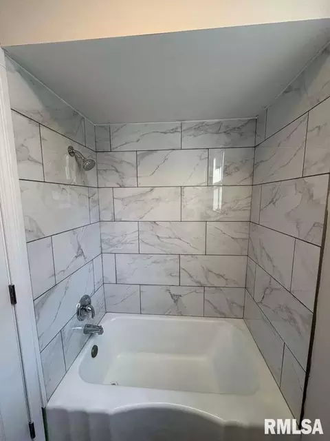 Bath - 2100 Spring St, Springfield, IL 62704 photo 2 of 5