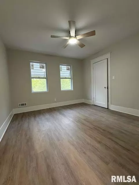 Bedroom - 2100 Spring St, Springfield, IL 62704 photo 3 of 4