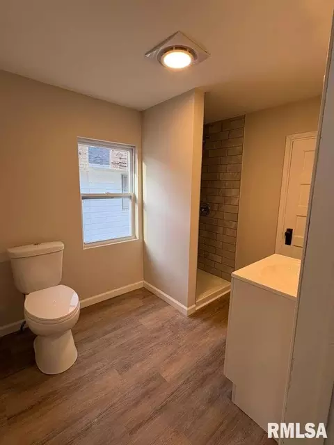Bath - 2100 Spring St, Springfield, IL 62704 photo 5 of 5